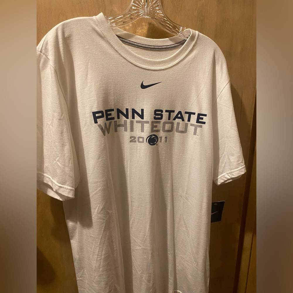 Nike 2011 White Out - penn state collegiate t shirt Men’s large